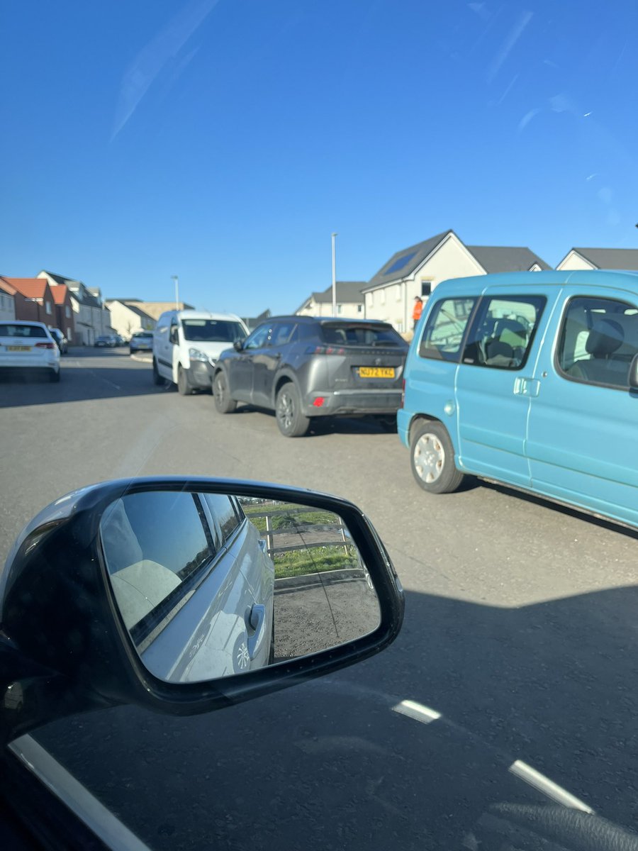 smashleymcg's tweet photo. @morrisonbuilds Every day this is becoming an issue with contractors parking in the housing estate. There is an overflow car park for this. Road has been blocked since 8.15am @ELCouncil https://t.co/jgBAep662f