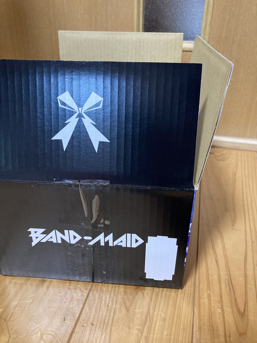 room21110's tweet photo. ガーデンシアターお給仕の発売日は明日じゃなかったっけ🤫
#bandmaid https://t.co/XJPURaxOvZ