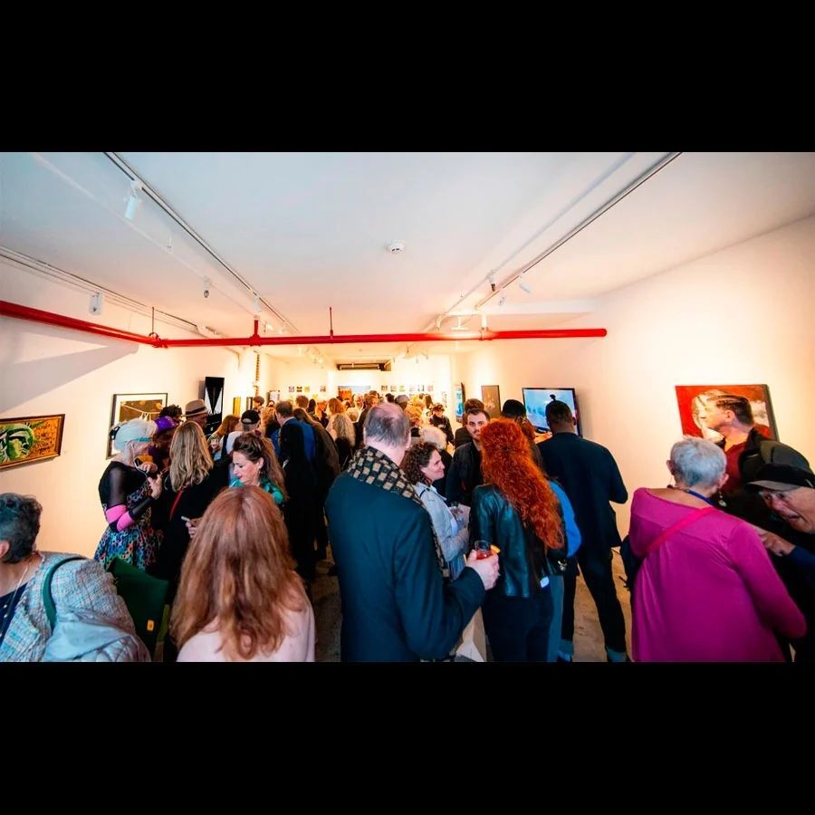 ART BOX PROJECT NEW YORK.
-
El sábado pasado tuvo lugar la Art Party con la asistencia de muchísima gente. Una velada amenizada con arte, música y bebida.
-
Una lástima que tengamos que cruzar el charco para visitar esa apasionante ciudad.

#joseconceptes #artbox #artboxproj…