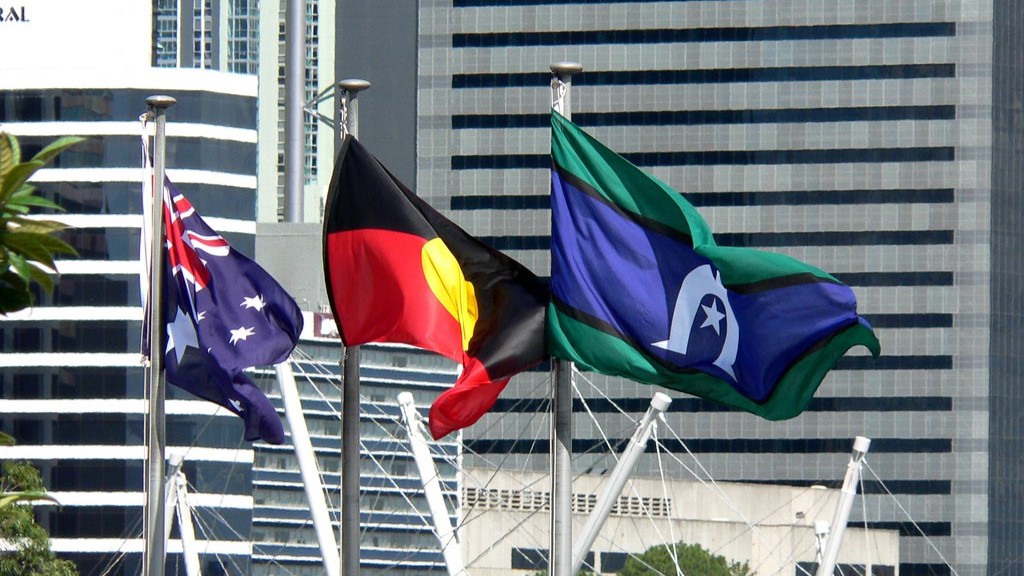 Aboriginer och Torressundöbor har sedan kolonialismen varit förtryckta och missgynnade i #Australien. I höst ska landet rösta om utökat politiskt inflytande för urfolken, men enligt opinionsmätningar är en knapp majoritet för grundlagsändringen. fuf.se/korrar/austral… #utvpol