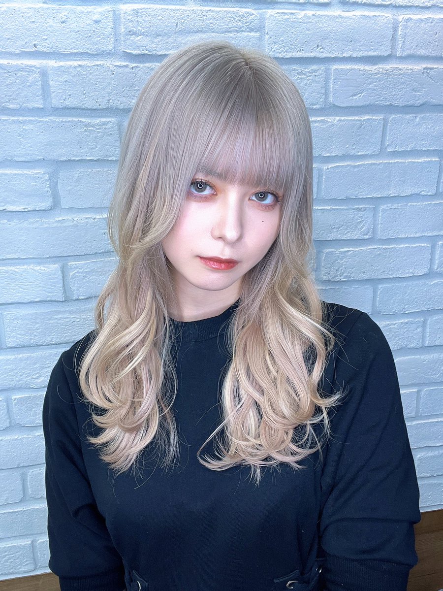 黒髪からイメチェンでホワイト系にさせて頂きました💡
ハイトーン推しのめいちゃんのファンの皆さん、お待たせしました✨✨✨