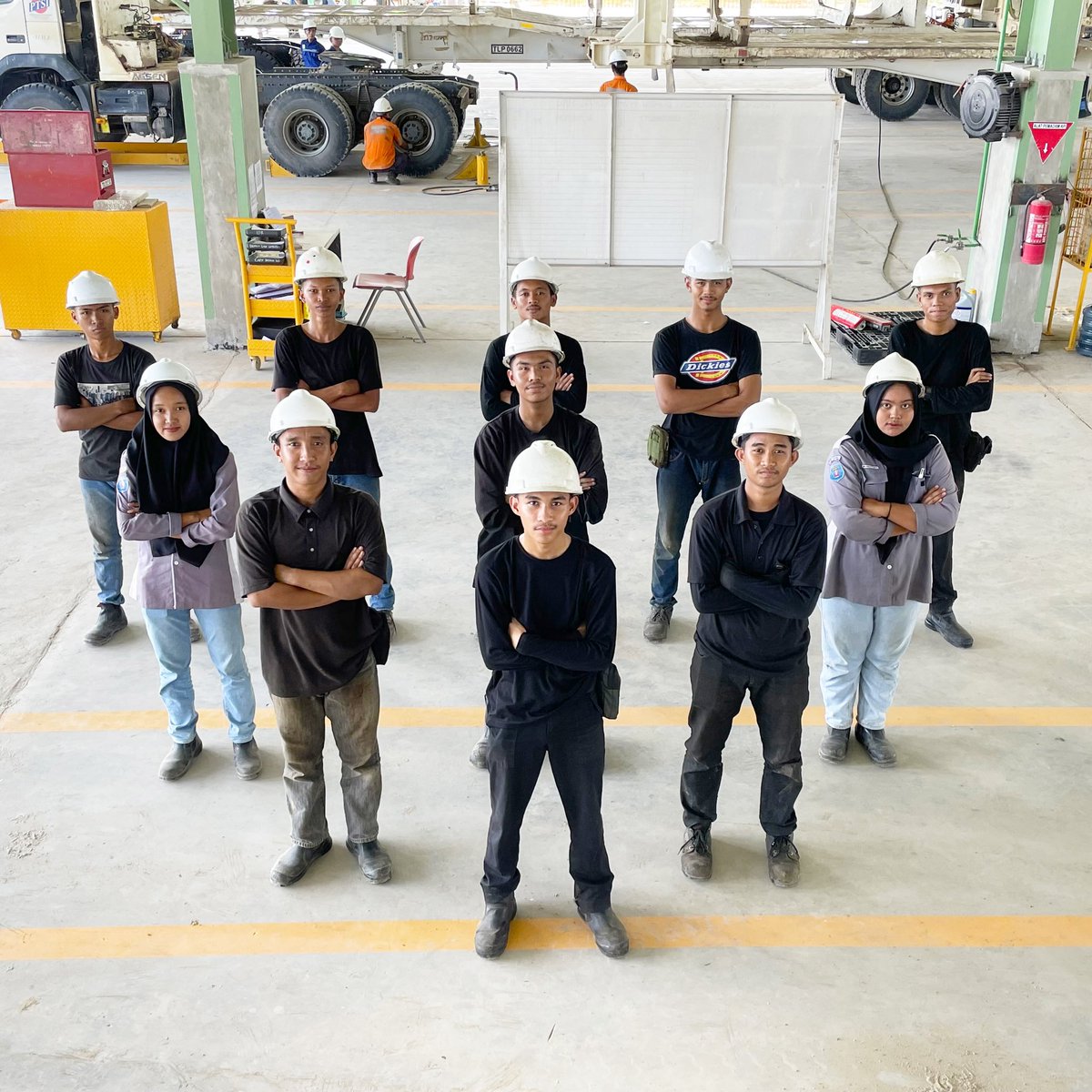 Kami memiliki program pengembangan masyarakat sekitar dengan membuka program Teaching Factory bagi siswa SMK di sekitar Riau. Selengkapnya bisa baca link berikut:
bit.ly/3HzQ9wH