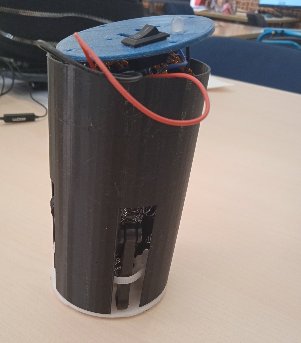 HeliosCansat's tweet photo. Ultimando nuestro Cansat #cansat23 #cansat2023 @europeanspaceagency @eserospain #famdif #vrioempresa https://t.co/SvrwLkgHOu
