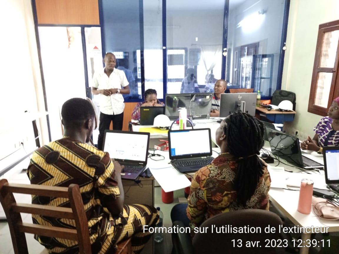 BANCAENGINEERI's tweet photo. BANCA a organisé une formation à son siège afin de prévenir d'éventuels accidents le 13 avril 2023.

#HSE2023  #bancaintesa  #learning https://t.co/qf0haNejzh