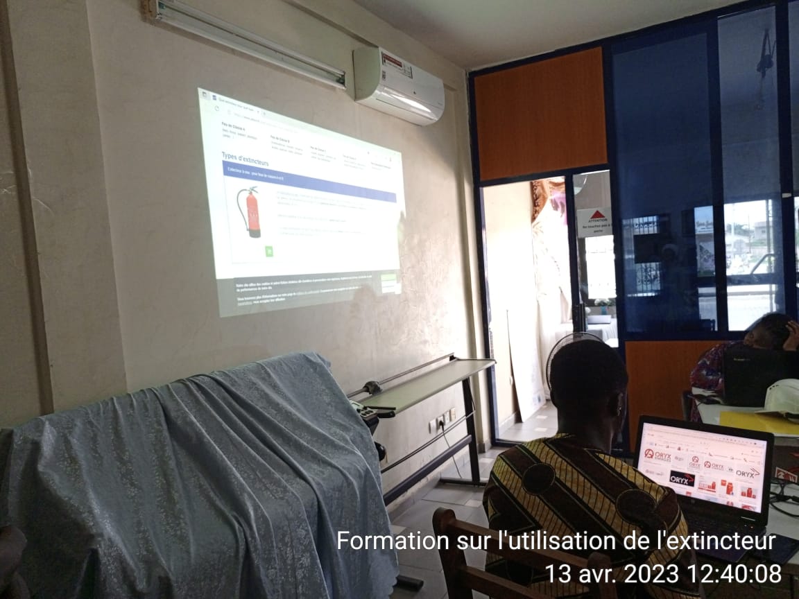 BANCAENGINEERI's tweet photo. BANCA a organisé une formation à son siège afin de prévenir d'éventuels accidents le 13 avril 2023.

#HSE2023  #bancaintesa  #learning https://t.co/qf0haNejzh