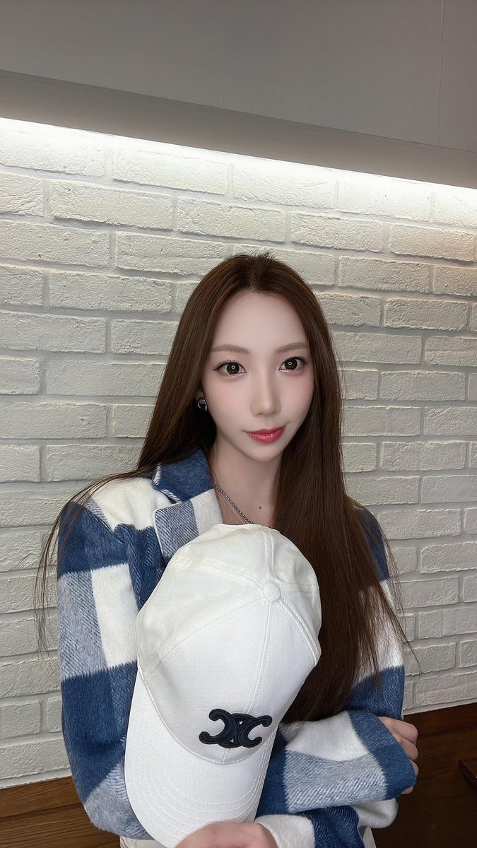 今回もいい感じにしてくれとお任せ頂いたので透けるブラウン、モカベージュで染めさせて頂きました😌