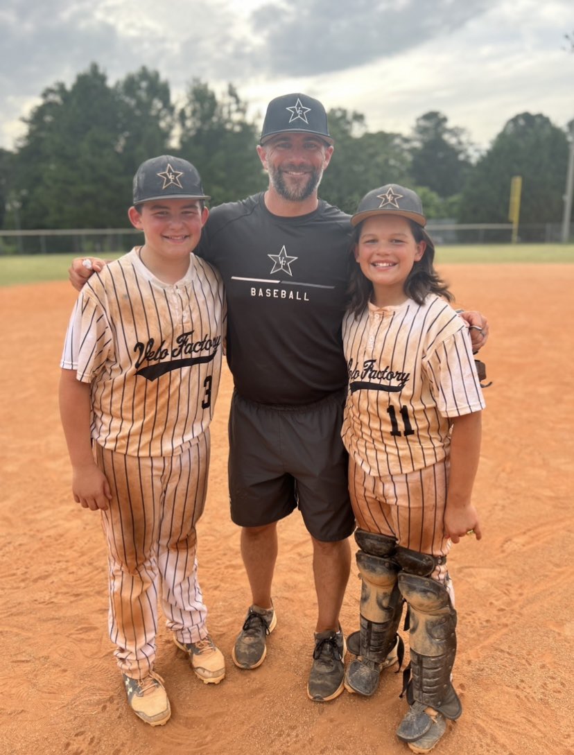 cakridge27's tweet photo. These boys and their family lost everything yesterday in a house fire. You will not find better young men or a better family. Please consider visiting the link and donating to help them get back on their feet. https://t.co/sEDgd0dBAr https://t.co/A7GE3PuDDY