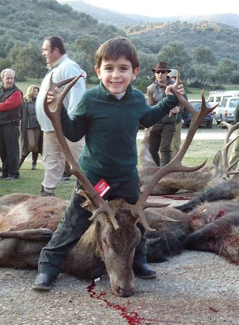 amaregar's tweet photo. ¡Proteger a los animales !
¡Proteger la infancia! 
Exigimos prohibir escuelas de caza 
Es una aberración que se enseñe a un niño a disparar a un animal 
@educaciongob  los cazadores llevan a sus pequeños hijos a presenciar violencia 
#NoALaCaza 
#ProtecciónInfantilYa https://t.co/7e1o61qvO3