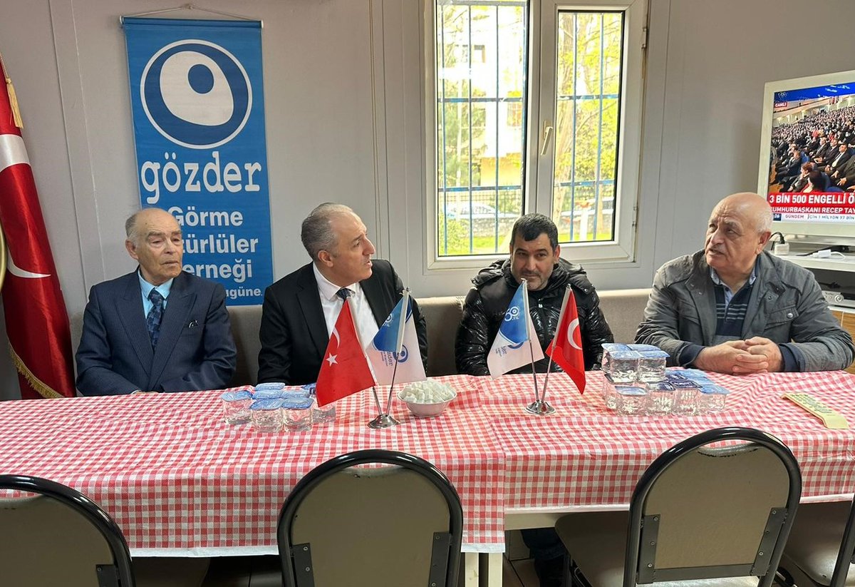 myeneroglu's tweet photo. Günün ikinci programında Bakırköy merkezli Görme Özürlüler Derneği ile bir araya geldik.

Görme engelli vatandaşlarımızın sosyal hayatta karşılaştıkları zorlukları, siyasi temsillerinin artırılmasını ve engelli vatandaşlarımıza yönelik politika önerilerimizi konuştuk. 

Nazik misafirperverlikleri ve değerli paylaşımları için @Goz_Der Başkan Yardımcısı Oğuz Taşdemir Bey ve değerli dernek üyelerine teşekkür ederim.