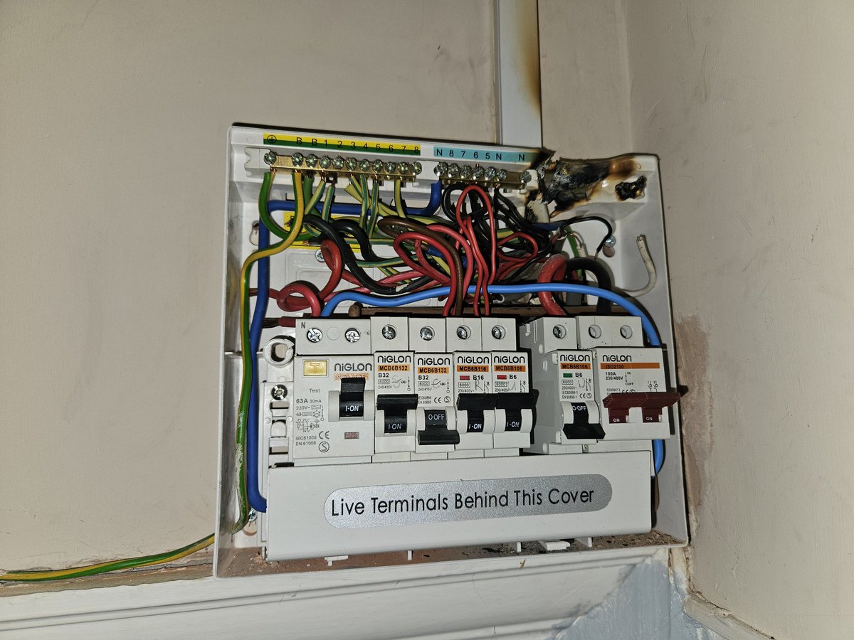 ac_electrics's tweet photo. Another callout, another crispy consumer unit, an electrician came to 'make safe' the consumer unit so customer still had electrics, but didn't come back to replace the unit and test on going safety 🤷‍♂️ @proelectrician #caughtoncamera https://t.co/ybLFIM6lKx