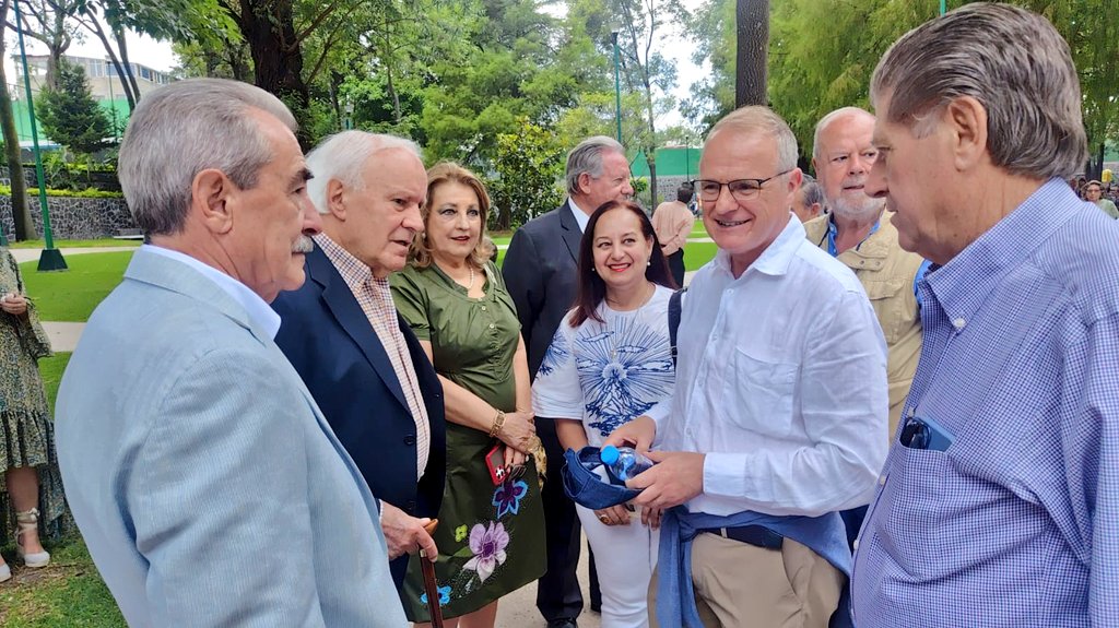 PP_Asturias's tweet photo. 👇@CangaFanoDiego, con colectivos de emigrantes asturianos en México para conocer de primera mano sus problemas y aspiraciones 📝

📍Participó en la multitudinaria romería "La Jira Asturiana", en el Parque Asturias, en honor a Nuestra Señora de Guía, patrona de los emigrantes. https://t.co/NljHUz07Qn