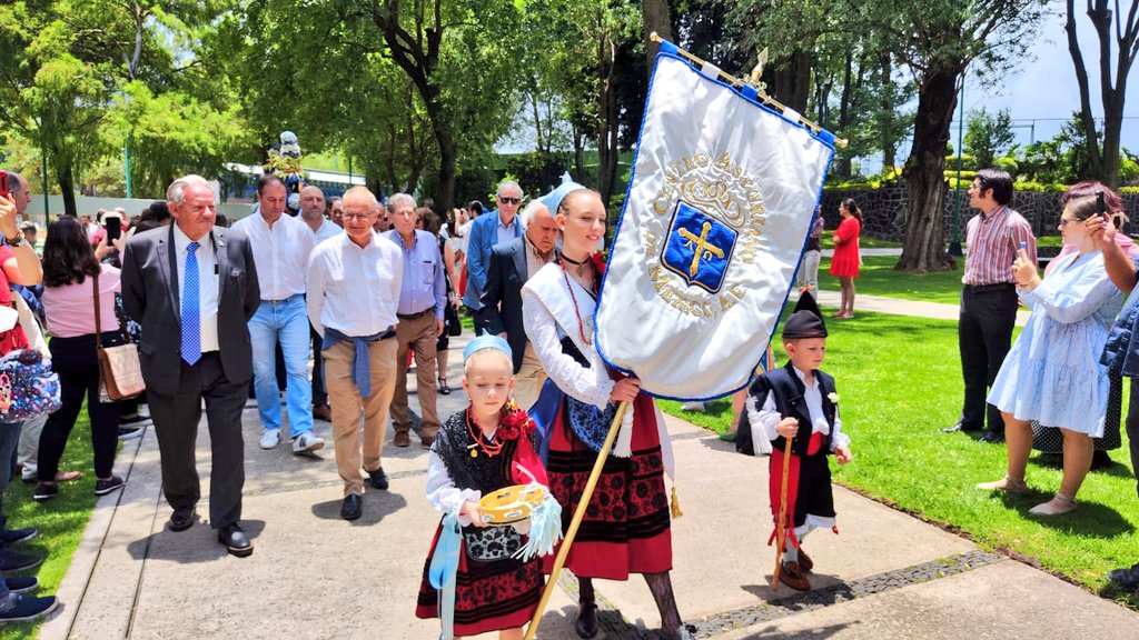 👇<a href="/CangaFanoDiego/">Diego Canga Fano</a>, con colectivos de emigrantes asturianos en México para conocer de primera mano sus problemas y aspiraciones 📝

📍Participó en la multitudinaria romería "La Jira Asturiana", en el Parque Asturias, en honor a Nuestra Señora de Guía, patrona de los emigrantes.