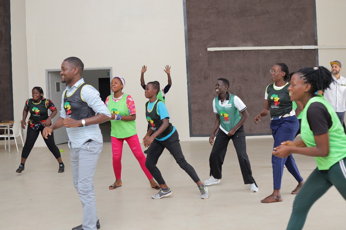 tbf_ug's tweet photo. Ole leading the sports demonstration session.
The Youths have been actively engaged in a team-building game. And also gone through a coaching on manners and representation.
#GameUpForChange
#SFDWeek https://t.co/WvlH7qkckb