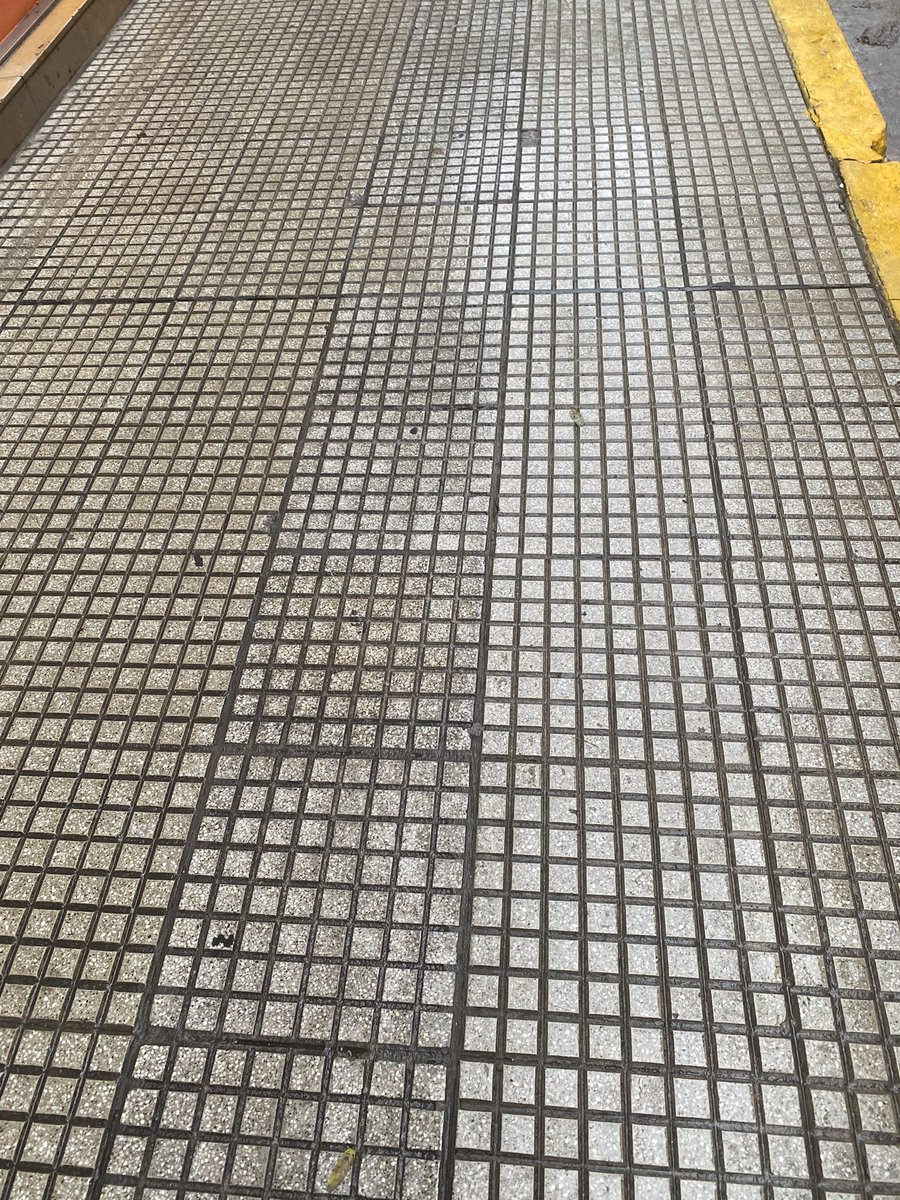 ScordiaMale's tweet photo. *Llueve en Buenos Aires*

Nosotros: https://t.co/ebX0zBY285