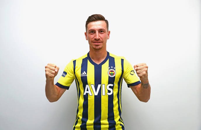 BaIkolik's tweet photo. GS Emreyi 1 sene denedi, bakti olmadi hemen yolladi.
FB Mert Hakani kaptan yapip komutan yapti. https://t.co/p6KaFYiBhr