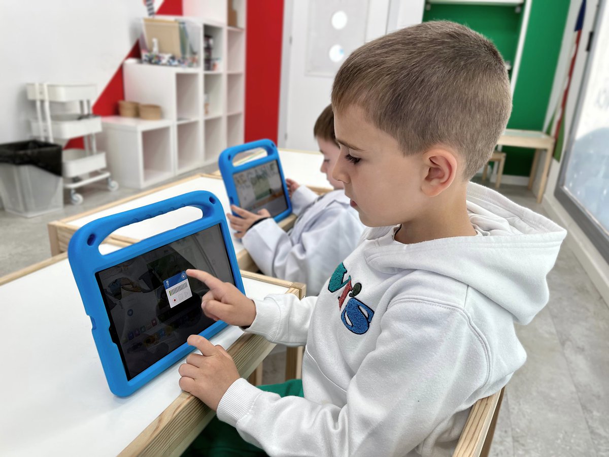 No solo los niños mayores son inventores 🧑‍💻
Los baby inventores esta semana en Madrid han estado programando con Scrarch Jr ¡y les está científico! 🚀