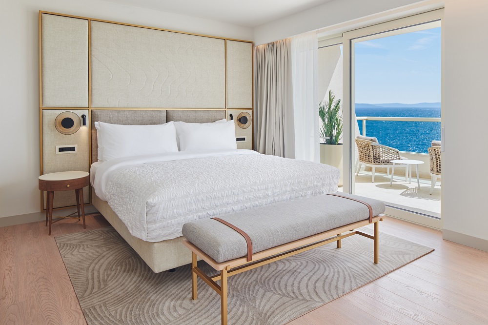 LeMeridienSplit's tweet photo. Welcome to the one-bedroom Terrace suite!

Located right above the yacht marina, it is giving a sense of infinite sea blue that is starting right from your balcony. ⛵

Eager to discover more? https://t.co/TqnUX7XK6U
#lemeridienlav #marriotthotels #travelbrilliantly https://t.co/LJ11vzmYVS