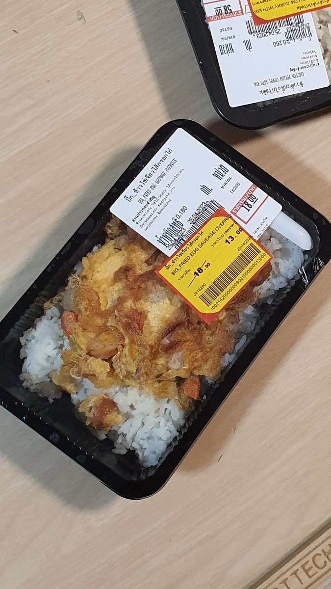 fernnnfernnfern's tweet photo. ชอบไข่เจียวมากแต่พอเข้าหน้าร้อนฉันไม่สู้จริงๆเจียวไข่ทีเหมือนเอาชีวิตไปแลก นี่มาซื้อของใช้เจอไข่เจียว 13 บาทในบิ๊กซีซื้อกลับมาราดน้ำพริกหมูกระจกจบแล้วโลกก็สงบสุข https://t.co/baHs6ZNAN9