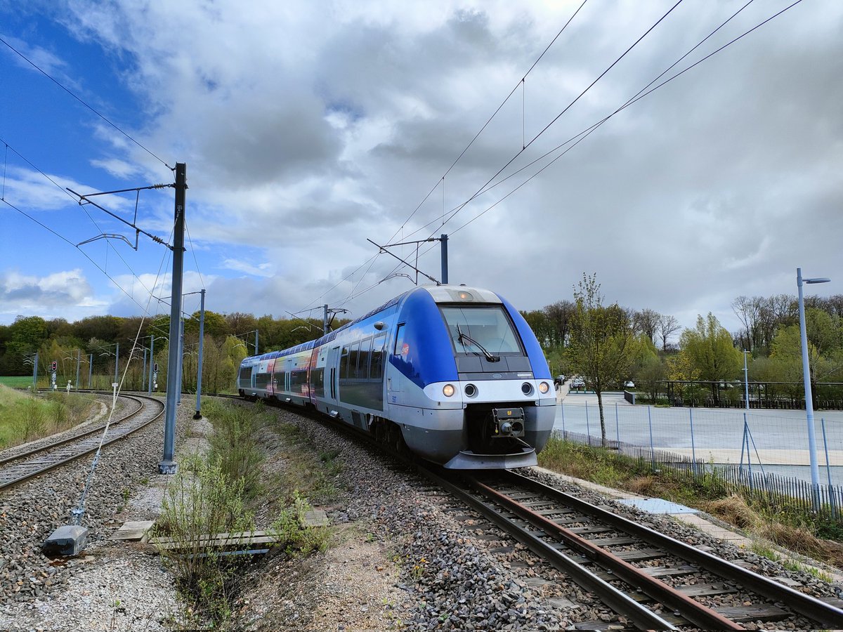 lejeunedutrain's tweet photo. Toujours aussi bien frĂ©quentĂ© ces trains @TER_BFC_Trafic @RailService sur Belfort-Ville / Delle / Suisse đŹ
#TER895004 #Meroux https://t.co/z88kQv5KSZ