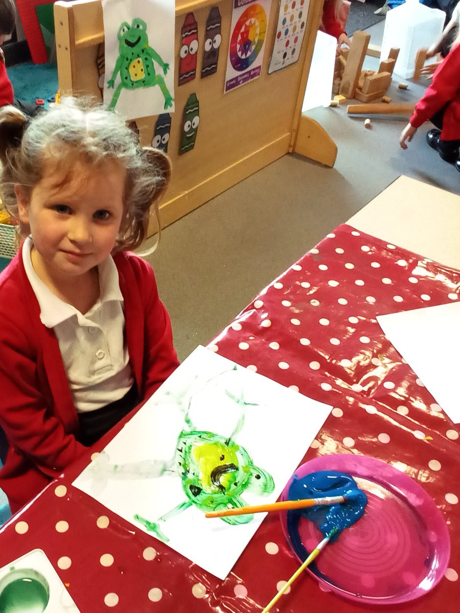 GCPFS2's tweet image. @PrimaryGreat Busy children, creating frogs from our story of the week The Teeny Weeny Tadpole. #gcpliteracy #gcpearlyyearscreativity