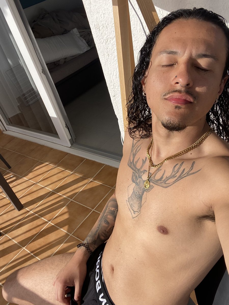 Papii_Col's tweet photo. Good morning!! ✨ I really want to go to a nudist beach now! #colombianmen #latinomen #Barcelona https://t.co/3zQRAMbUp8