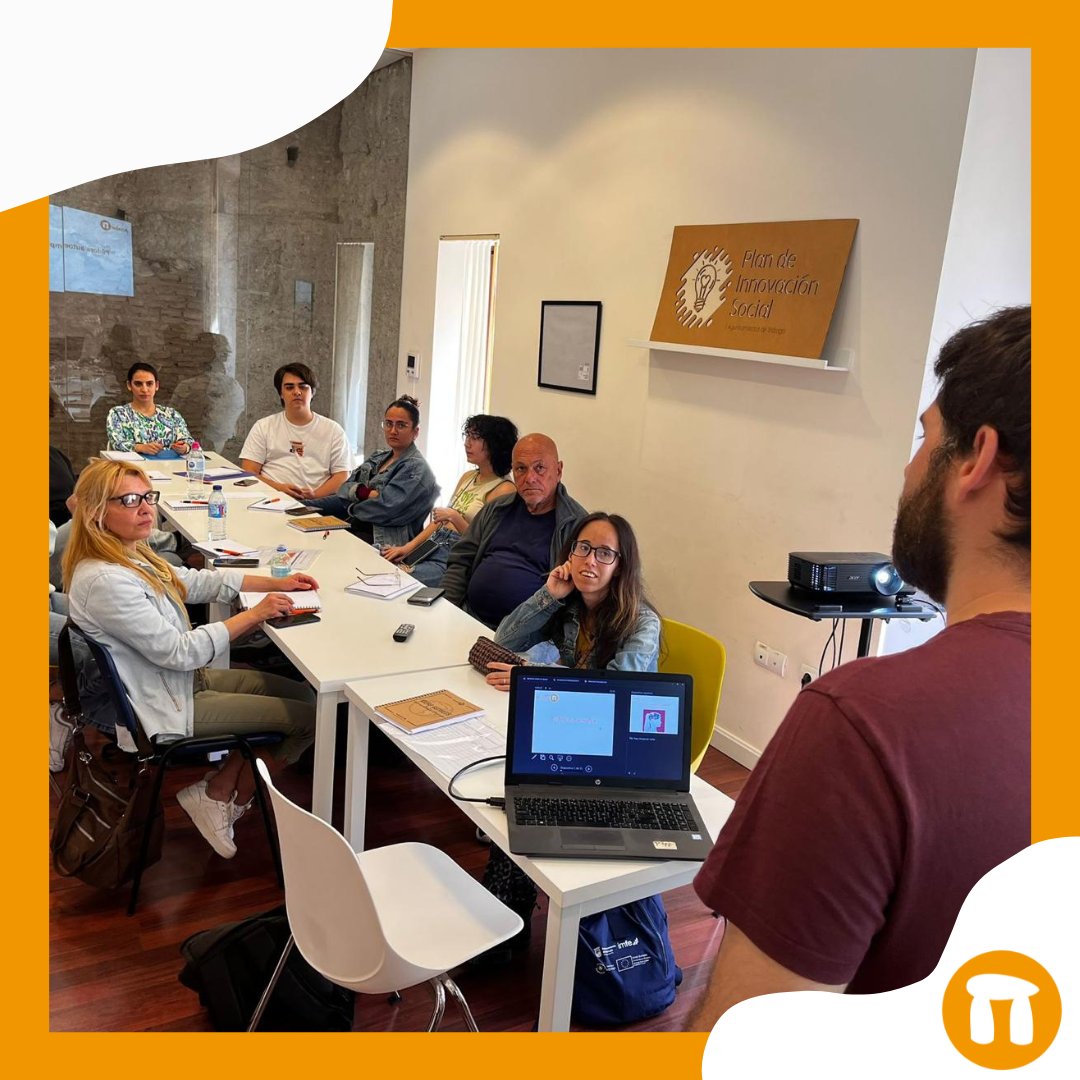 ArrabalAID's tweet photo. Desde nuestra área de emprendimiento el compañero @AdrianVaro ha impartido sesiones de emprendimiento en las formaciones del curso de “Creación de un videoclip” que desarrollamos junto a Málaga Procultura, @escuelacinemlg  y @FundlaCaixa. https://t.co/n7sLeZdTkd