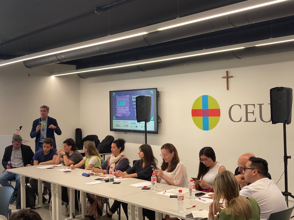 Newtral_edu's tweet photo. 📢 Hoy participamos en la charla '#FakeNewLAB: Desinformación y fake news GenZ' organizada por @cibervoluntario y @USPCEU para intercambiar ideas y propuestas con los jóvenes sobre cómo combatir la desinformación https://t.co/m2fOkOeH5p