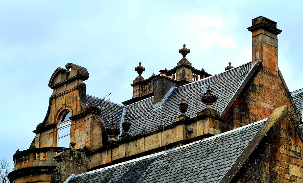 Glasgow west end roof top. 

No real reason to post this other than I love the shape of the roofline created by all the little architectural details on it.

#glasgow #rooftop #chimneys #urns #classicalarchitecture #architecture #designdetails #architecturalfeatures