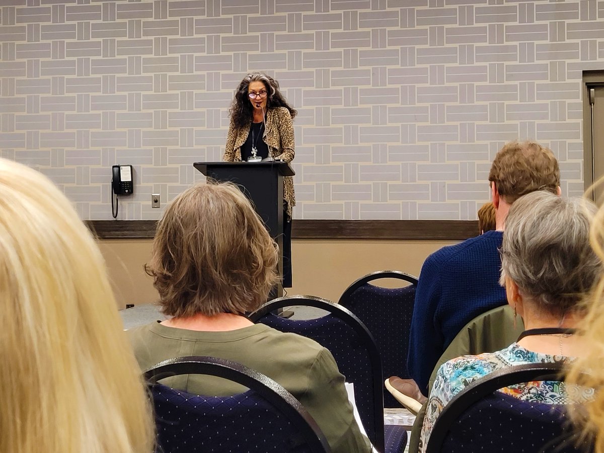 clare_potter's tweet photo. Thanks @WAICymruWales + @WahwnC for supporting me to attend @Poetry_Therapy conference #BuildingCommunity Denver. It was transformational. Some highlights: Powerful keynote from @memorypoet7 how poetry therapy changes the world steadily inch by inch, reaching miles, 100s of miles https://t.co/jJQv16sZZv