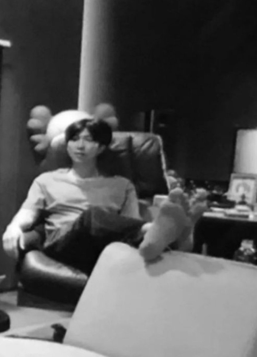 주니는 발도 큰데 귀엽구나 
#Persona_RM