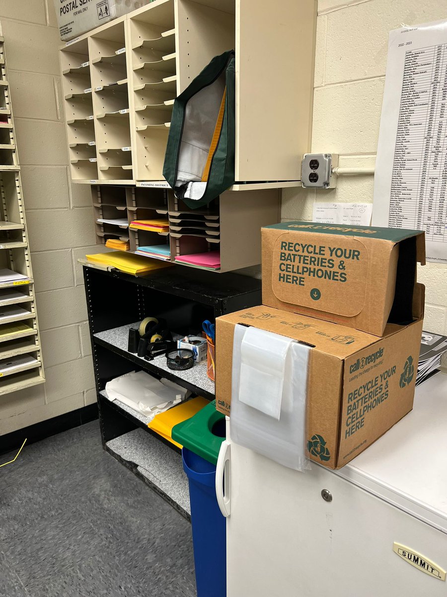 recycleabattery's tweet photo. Our Members Aaditri and Aniketh replaced the bin at crossroads north middle school and will be shipping the bin. The school has appreciated the efforts made by kids and in the month they were able to replace it with a new bin.
#aaditri #aniketh #school #newbin #replace https://t.co/LKPiTzCVJc