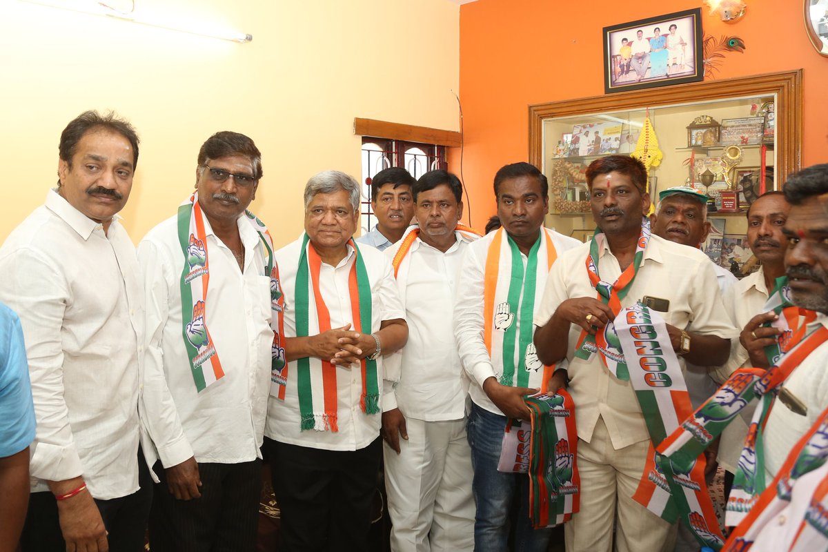 JagadishShettar's tweet photo. ಹುಬ್ಬಳ್ಳಿ ವಾರ್ಡ್ ಸಂಖ್ಯೆ 35ರ ಶ್ರೀ ಶಿವಾನಂದ ಮಠದಲ್ಲಿ ಬೈರಿದೇವರಕೊಪ್ಪದ ನಿವಾಸಿಗಳೊಂದಿಗೆ ಚುನಾವಣಾ ಪ್ರಚಾರ ಸಭೆ ನಡೆಸಿ, ಮಾತನಾಡಿ, ಮತಯಾಚನೆ ಮಾಡಲಾಯಿತು.

ಕ್ಷೇತ್ರದ ಅಭಿವೃದ್ಧಿಗೆ ದಣಿವರಿಯದೆ ಕಾರ್ಯನಿರ್ವಹಿಸಿ, ಜನರಿಗೆ ಮೂಲಭೂತ ಸೌಕರ್ಯ ಒದಗಿಸುವ ಜೊತೆಗೆ ಉತ್ತಮ ಗುಣಮಟ್ಟದ ಜೀವನ ರೂಪಿಸಿ ಕೊಡಲು ಇಲ್ಲಿಯವರೆಗೆ ಶ್ರಮಿಸಿದ್ದು, https://t.co/HPZdM4qTWh