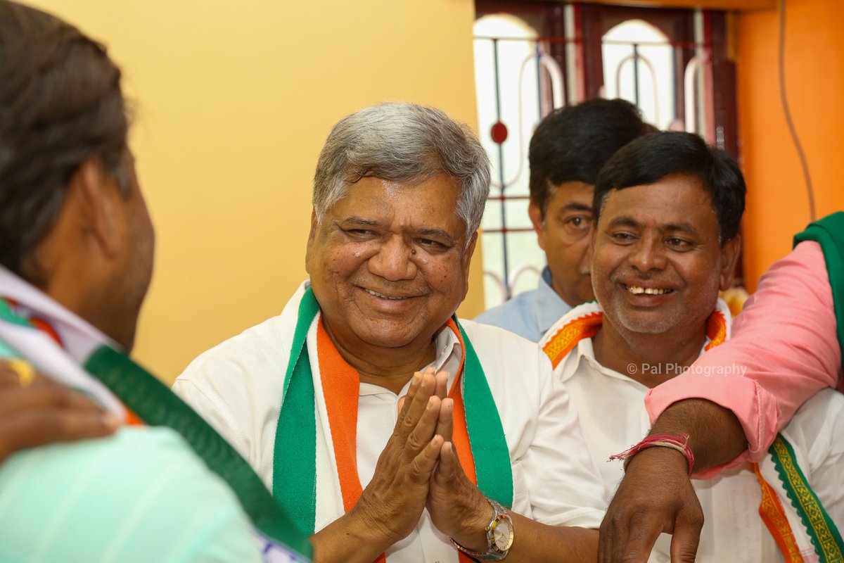 JagadishShettar's tweet photo. ಹುಬ್ಬಳ್ಳಿ ವಾರ್ಡ್ ಸಂಖ್ಯೆ 35ರ ಶ್ರೀ ಶಿವಾನಂದ ಮಠದಲ್ಲಿ ಬೈರಿದೇವರಕೊಪ್ಪದ ನಿವಾಸಿಗಳೊಂದಿಗೆ ಚುನಾವಣಾ ಪ್ರಚಾರ ಸಭೆ ನಡೆಸಿ, ಮಾತನಾಡಿ, ಮತಯಾಚನೆ ಮಾಡಲಾಯಿತು.

ಕ್ಷೇತ್ರದ ಅಭಿವೃದ್ಧಿಗೆ ದಣಿವರಿಯದೆ ಕಾರ್ಯನಿರ್ವಹಿಸಿ, ಜನರಿಗೆ ಮೂಲಭೂತ ಸೌಕರ್ಯ ಒದಗಿಸುವ ಜೊತೆಗೆ ಉತ್ತಮ ಗುಣಮಟ್ಟದ ಜೀವನ ರೂಪಿಸಿ ಕೊಡಲು ಇಲ್ಲಿಯವರೆಗೆ ಶ್ರಮಿಸಿದ್ದು, https://t.co/HPZdM4qTWh
