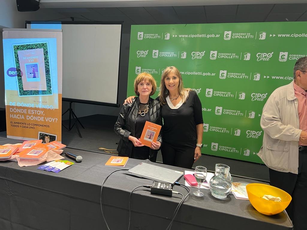 Una hermoso momento junto a Laura Colavini, que presentó su Libro “Mi ambiente y yo”, incansable trabajadora comprometida con el cuidado del ambiente.
Gracias Laura