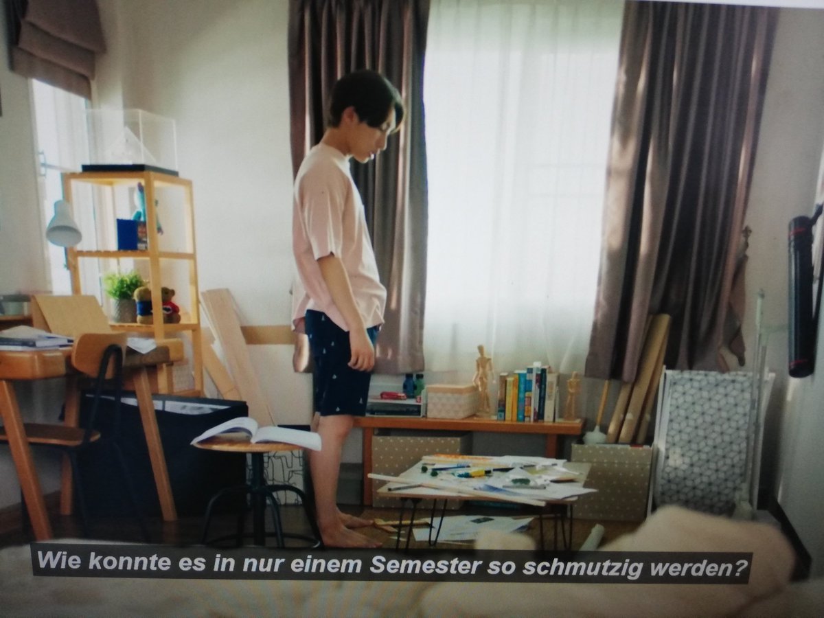 Torusan123's tweet photo. Serien lol.
Bei Rain sieht es SO nach einem ganzen Semester aus, in dem er hart gearbeitet hat, um Phayu zu beeindrucken. 
Bei mir heißt das nicht schmutzig und unordentlich, Rain. Bei mir heißt das 'normaler Dienstag' 🤣
#loveintheairtheseries
#BLaddicted https://t.co/SWERDrX3bP