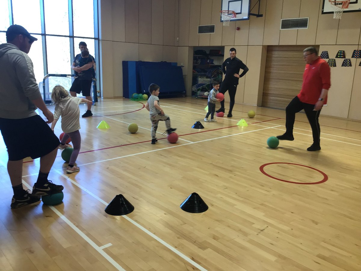 ActiveSchoolsEA's tweet photo. A brilliant morning @BellsbankECC @BellsbankPS at parent empowerment group! Great to see everyone, laughing and playing through football. Well done guys and see you all again next week 3 for superheroes ⚽️🦸‍♂️@EastAyrshire @brodie_suzanne @sportscotland @janeleavey https://t.co/jHcZJDemIc