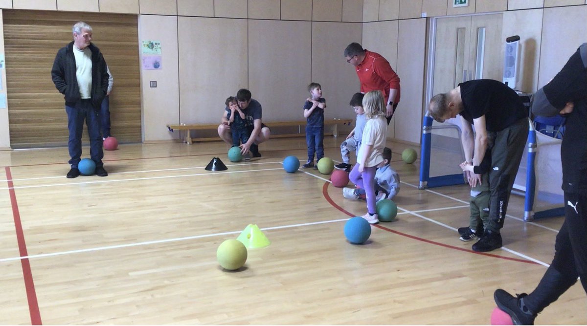 ActiveSchoolsEA's tweet photo. A brilliant morning @BellsbankECC @BellsbankPS at parent empowerment group! Great to see everyone, laughing and playing through football. Well done guys and see you all again next week 3 for superheroes ⚽️🦸‍♂️@EastAyrshire @brodie_suzanne @sportscotland @janeleavey https://t.co/jHcZJDemIc