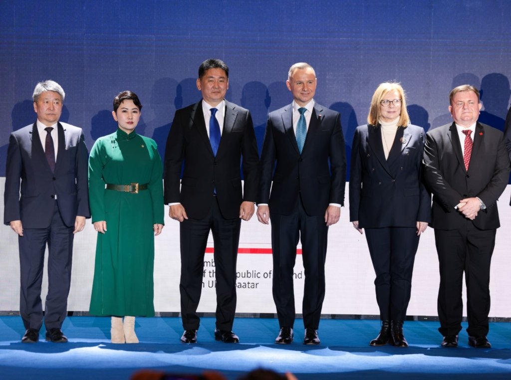 MongolDiplomacy's tweet photo. Монгол Улсын Ерөнхийлөгч У.Хүрэлсүхийн урилгаар Бүгд Найрамдах Польш Улсын Ерөнхийлөгч Анджей Дуда-гийн Монгол Улсад хийж буй Төрийн айлчлалын хүрээнд хоёр улсын хамтарсан бизнес форумыг Улаанбаатар хотноо зохион байгуулав.

➡️ https://t.co/j5mpTDSG7i https://t.co/FYJgj3gIWZ