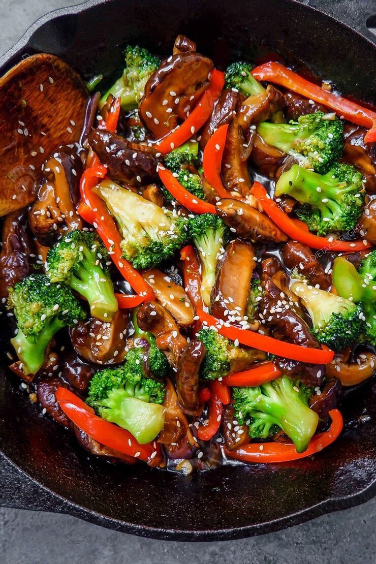 schmoozequeen's tweet photo. #Vegan Chinese-Style No Beef &amp; Broccoli 🥦🥢
#VeganFood #Plantbased #Beefless #Asian 🚫🥩
#SoyCurls #Tofu #Tempeh #Broccoli #RedSweetPeppers 
https://t.co/VDeaeBbVIt https://t.co/wUi53kJ40s