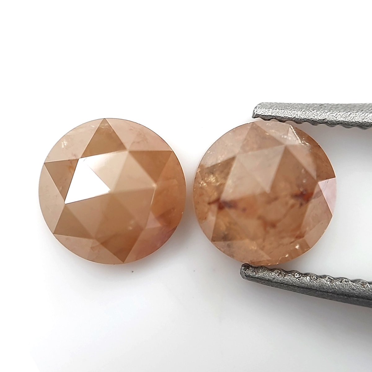 AvellinnoJewels's tweet image. 0.74 Carat Loose Rose Cut Rustic Pair Diamond For Unique Jewelry💎

avellinno.com/products/0-74-…

#roundrusticdiamond #roundrosecut #roundshapediamond #looserounddiamond #facetedcutdiamond #browncolordiamond #graydiamond #naturaldiamond #loosediamond #stonediamond #pairdiamond