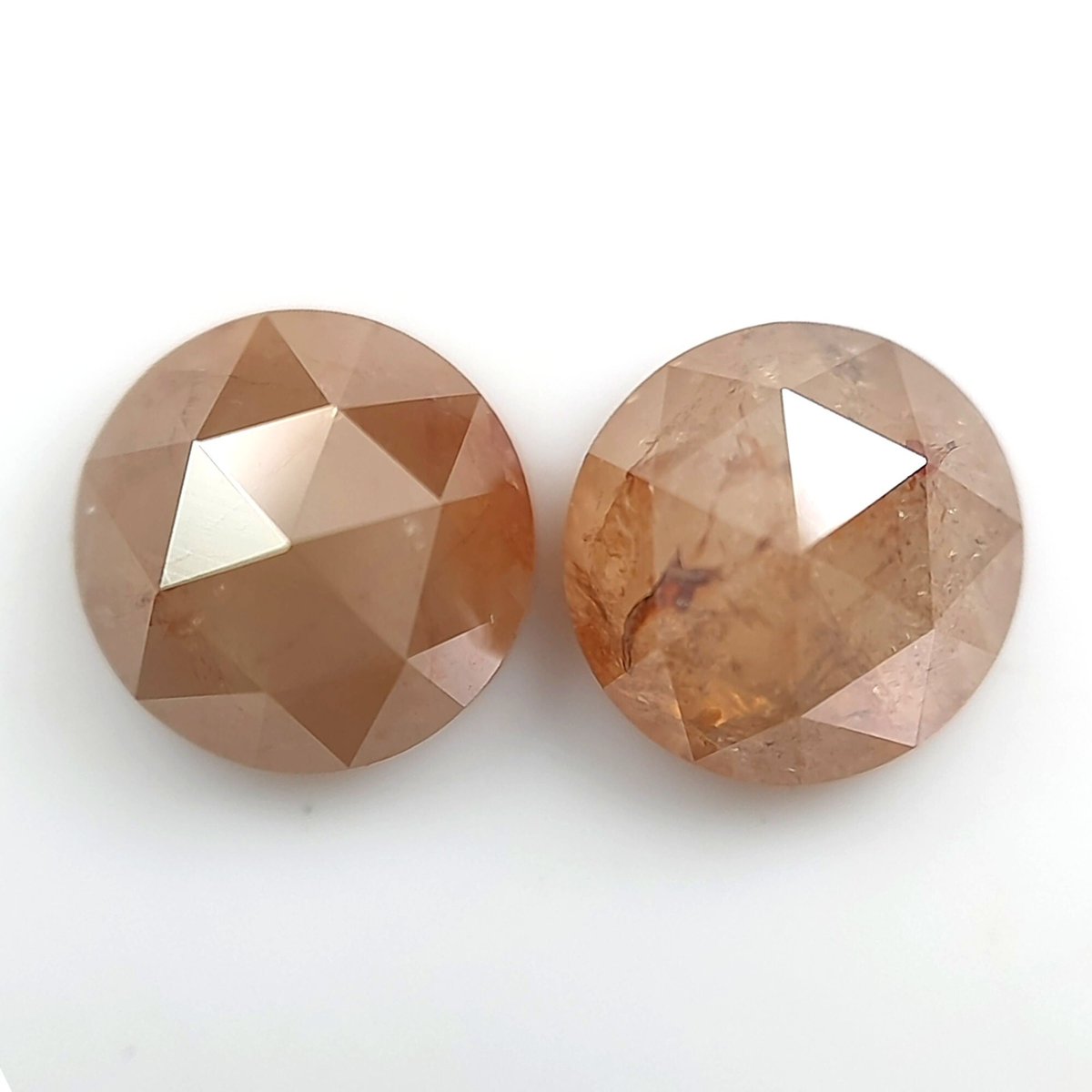 AvellinnoJewels's tweet image. 0.74 Carat Loose Rose Cut Rustic Pair Diamond For Unique Jewelry💎

avellinno.com/products/0-74-…

#roundrusticdiamond #roundrosecut #roundshapediamond #looserounddiamond #facetedcutdiamond #browncolordiamond #graydiamond #naturaldiamond #loosediamond #stonediamond #pairdiamond