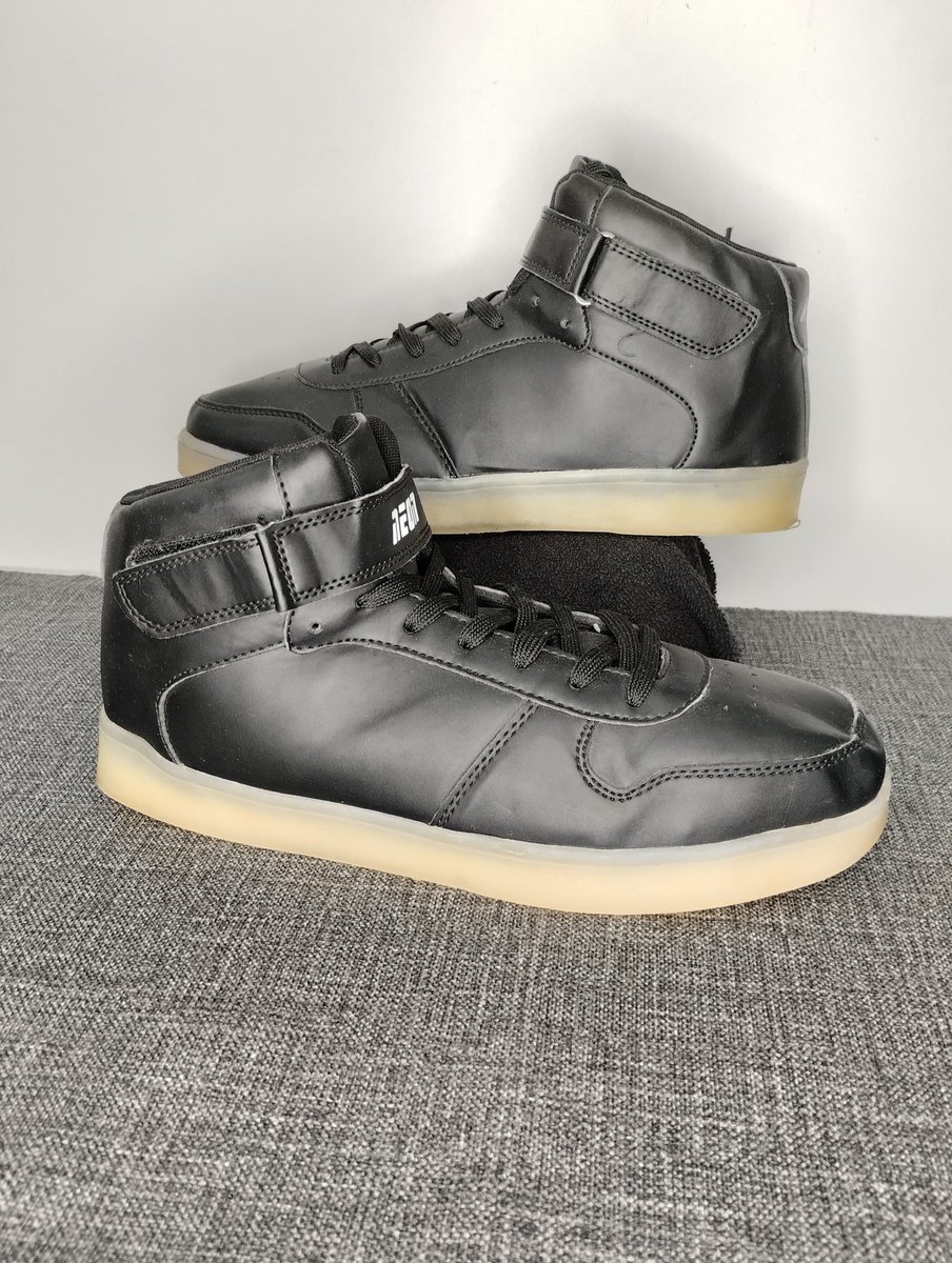 RedButtonsKe's tweet image. #nairobisneakers #shoeaddict #thriftedshoes #mtumbashoes #mtumbasneakers #thriftshoesnairobi #mtumbagrade1 #shoegame #menshoeskenya #kidsshoes #nairobifashion #kenyantrends #kenyan #menwear #fashiontrends #nairobi #nairobikenya #nairobicity #travelkenya #tembeakenya #mtumba