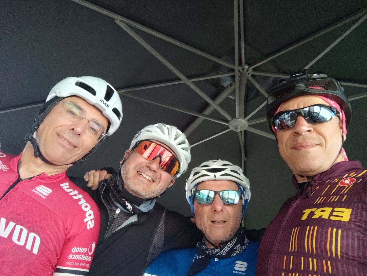 w la libertà. w il 25 aprile che non è né di destra, né di sinistra, è degli italiani. è il giorno in cui abbiamo conquistato la democrazia, che pur con tutti i suoi difetti, è meglio di qualsiasi dittatura. 🇮🇹🇮🇹 #italia #25aprile #democrazia #libertà