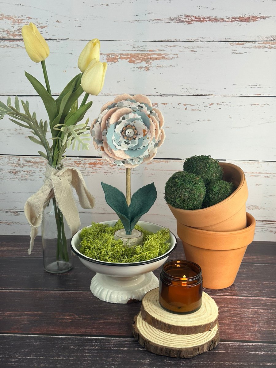 chestnutcrochet's tweet photo. Sharing for Lisa Pierce

Really love this, from the Etsy shop KnotPerfectDesignsCo. https://t.co/wdzSfd8Hg3 #etsy #flowerdecoration #springhomedecor #springdisplay #springdecoration #rustictabledecor #fabricflowers #largesmall #tieredtraydecor #handmadeflowers https://t.co/6ppHz9mqI4