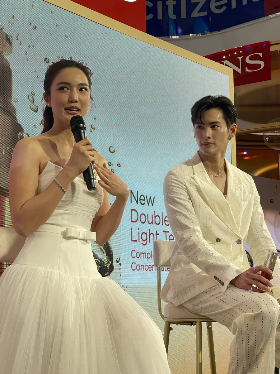 mintmag_th's tweet photo. สวยหล่อ! ‘เก้า-บัว’ 2 Muse of Clarins ในงานเปิดตัว Double Serum Light Texture ตัวใหม่ล่าสุดที่ผสาน 2 คุณค่าใน 1 เซรั่ม 💚

#number_9th 
#buanalinthip
#ClarinsTHxKAO
#ClarinsTH
#MintMagTH https://t.co/rIDWbf01xY