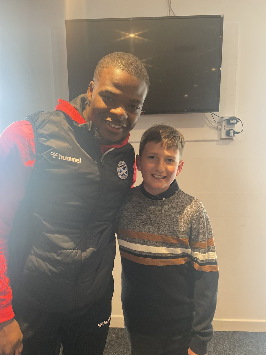jetlagjools's tweet photo. Great night @AyrUnitedFC player’s sponsor night. Very welcoming and family friendly, thank you for making my boy’s night (future Ayr player!) He said this morning ‘What a great night!’ #WeareUnited 🖤 🤍 https://t.co/Iu2bjnjGSi