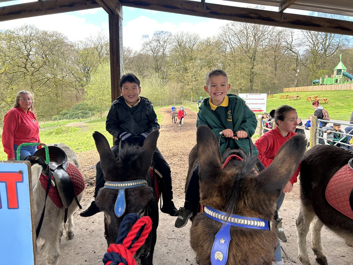 firsprimarysale's tweet image. #Y1Apple Donkey rides! 🥰