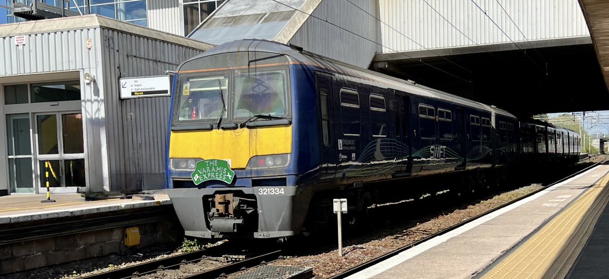 PlatformEdge1's tweet image. Quick trip to Birmingham International to see 321334 again after its trip down from Mossend Down Yard #Class321