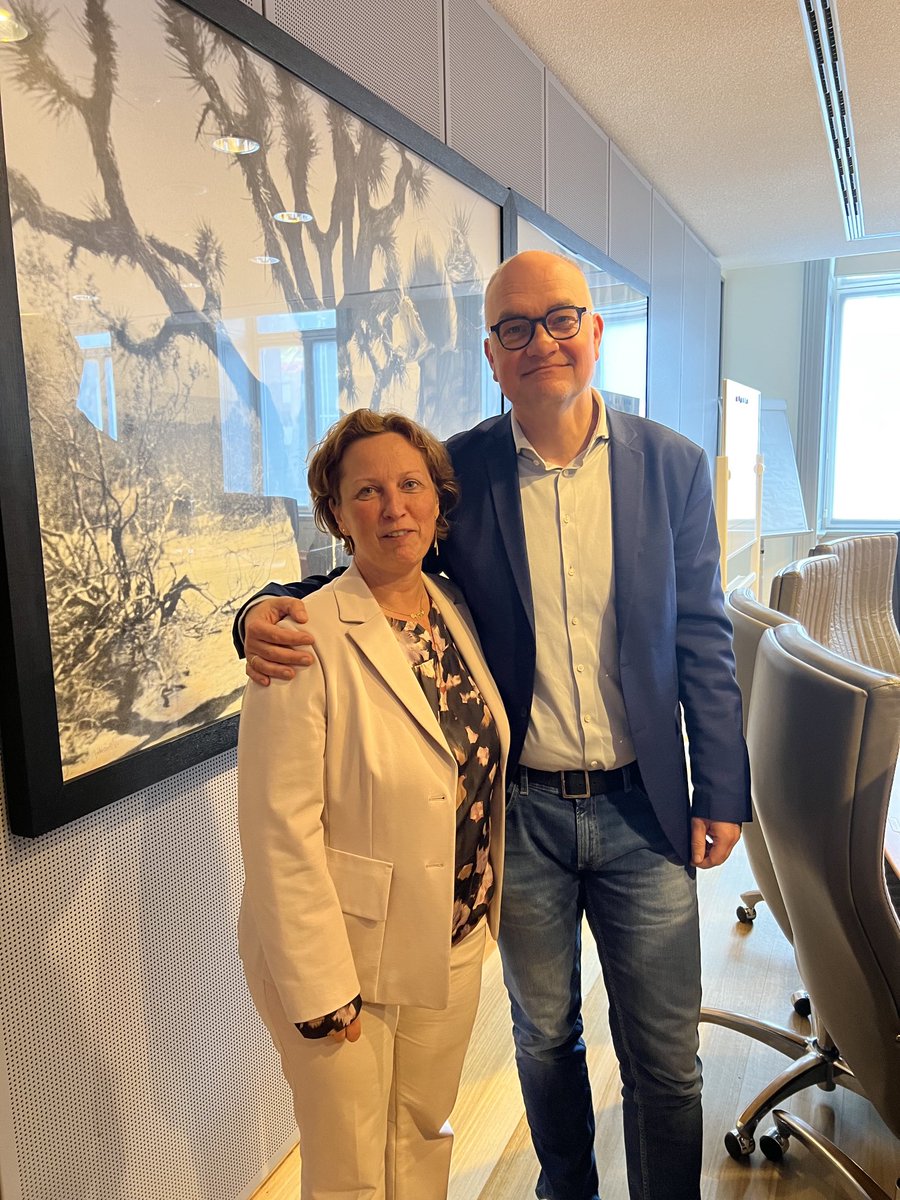 Alle succes ⁦<a href="/miekeschauv/">Mieke Schauvliege</a>⁩ als nieuwe fractieleider van ⁦<a href="/groen/">life</a>⁩ in het Vlaams parlement. 

Mijn steun en vertrouwen heb je!!