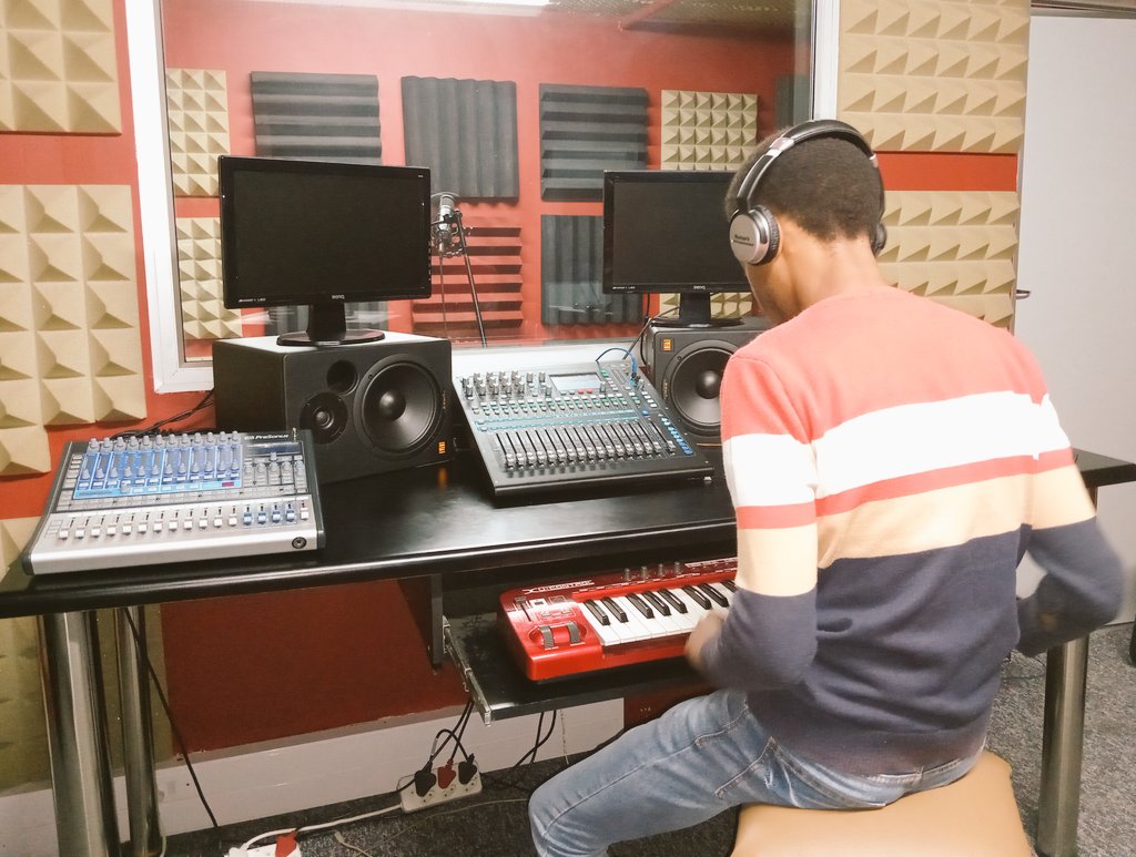 SisaAdoons3's tweet photo. Soul Candi Studios 🎧🎤🎶 https://t.co/vfVn4QVMm2